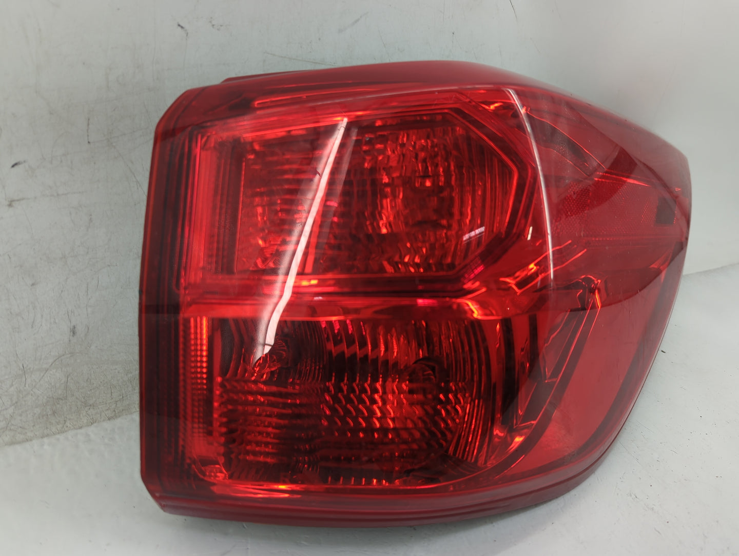 2017-2020 Nissan Pathfinder Tail Light Assembly Passenger Right OEM P/N:DS788-B000R Fits Fits 2017 2018 2019 2020 OEM Used A