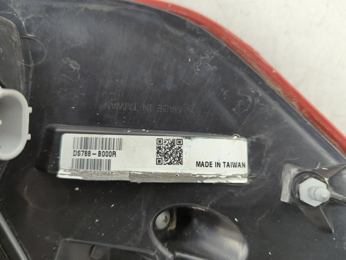 2017-2020 Nissan Pathfinder Tail Light Assembly Passenger Right OEM P/N:DS788-B000R Fits Fits 2017 2018 2019 2020 OEM Used A