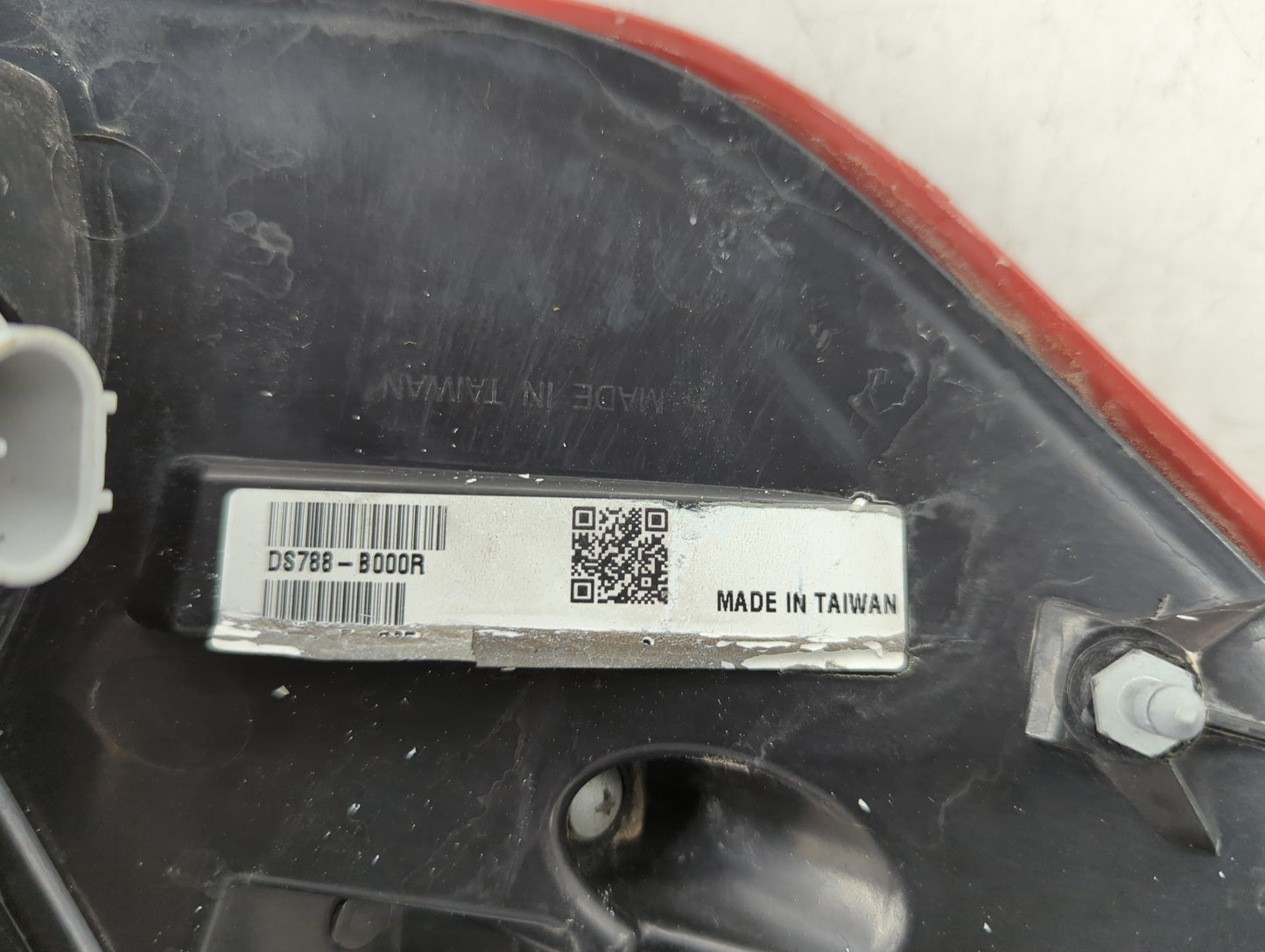 2017-2020 Nissan Pathfinder Tail Light Assembly Passenger Right OEM P/N:DS788-B000R Fits Fits 2017 2018 2019 2020 OEM Used A