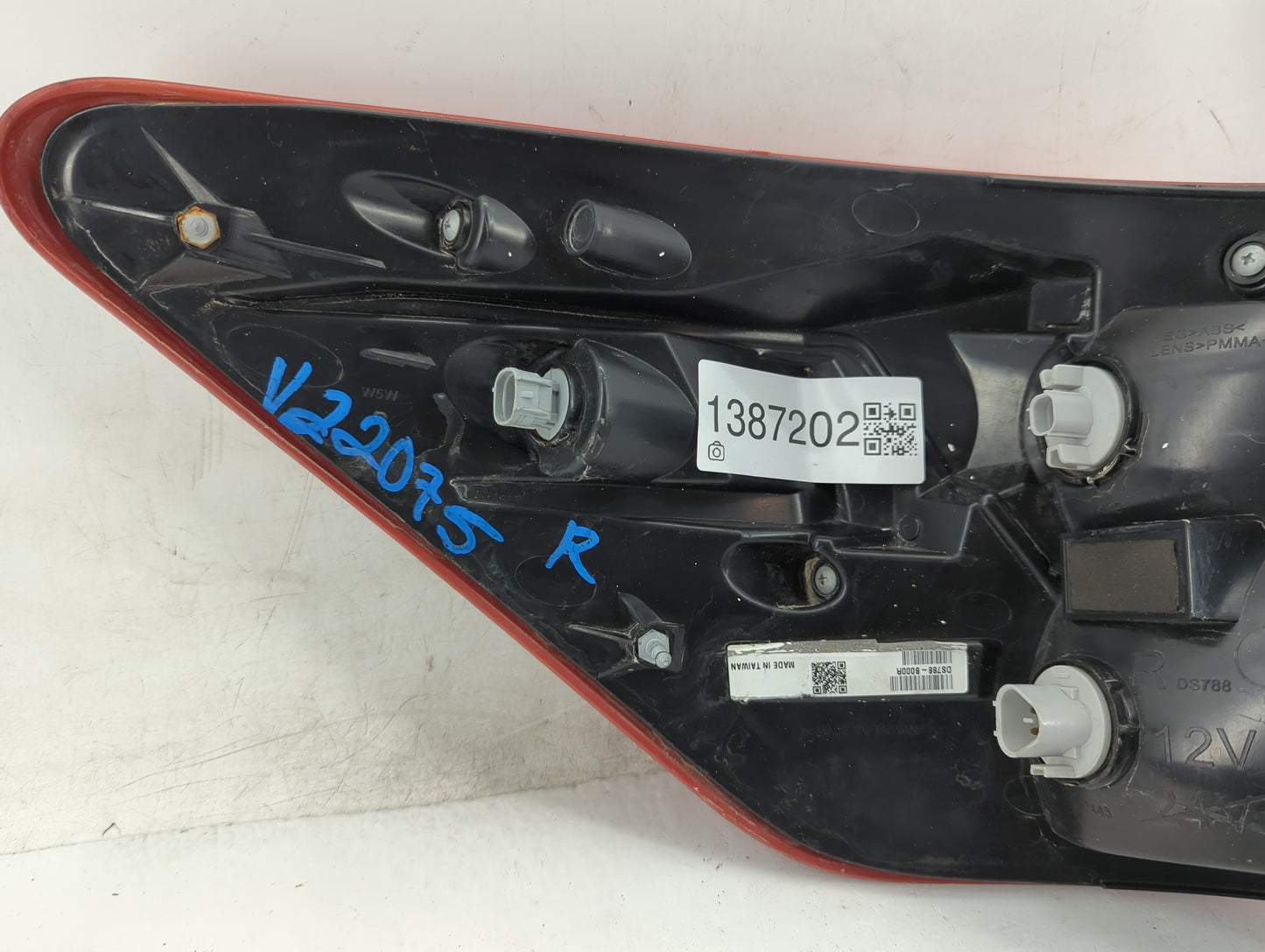 2017-2020 Nissan Pathfinder Tail Light Assembly Passenger Right OEM P/N:DS788-B000R Fits Fits 2017 2018 2019 2020 OEM Used A