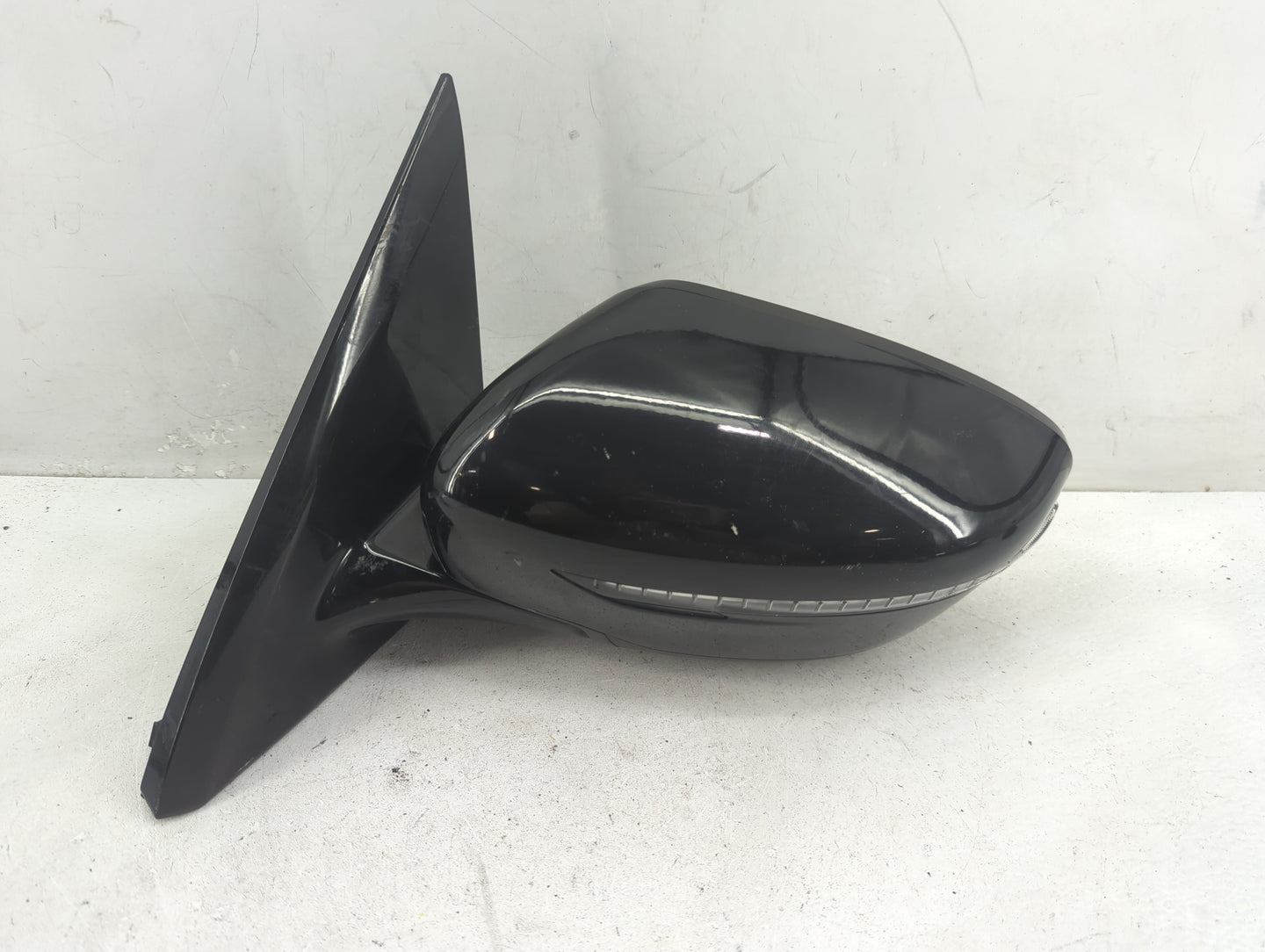 2018-2020 Nissan Pathfinder Driver Side View Mirror - Left Door Mirror OEM Used - Oemusedautoparts1.com