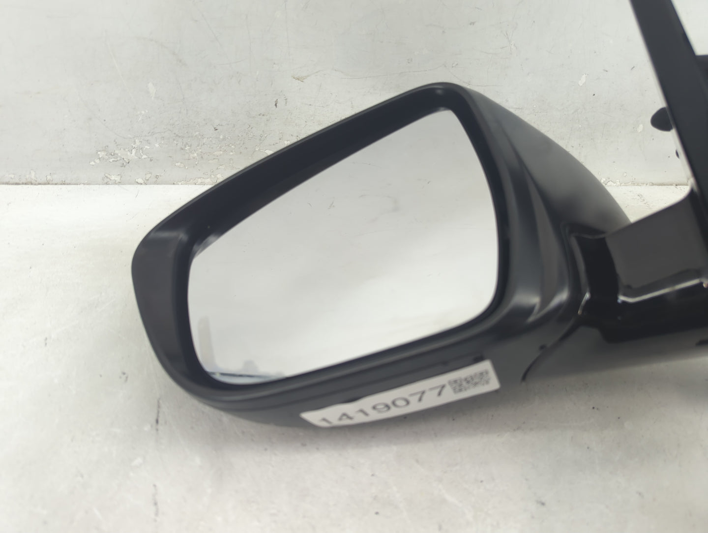 2018-2020 Nissan Pathfinder Driver Side View Mirror - Left Door Mirror OEM Used - Oemusedautoparts1.com