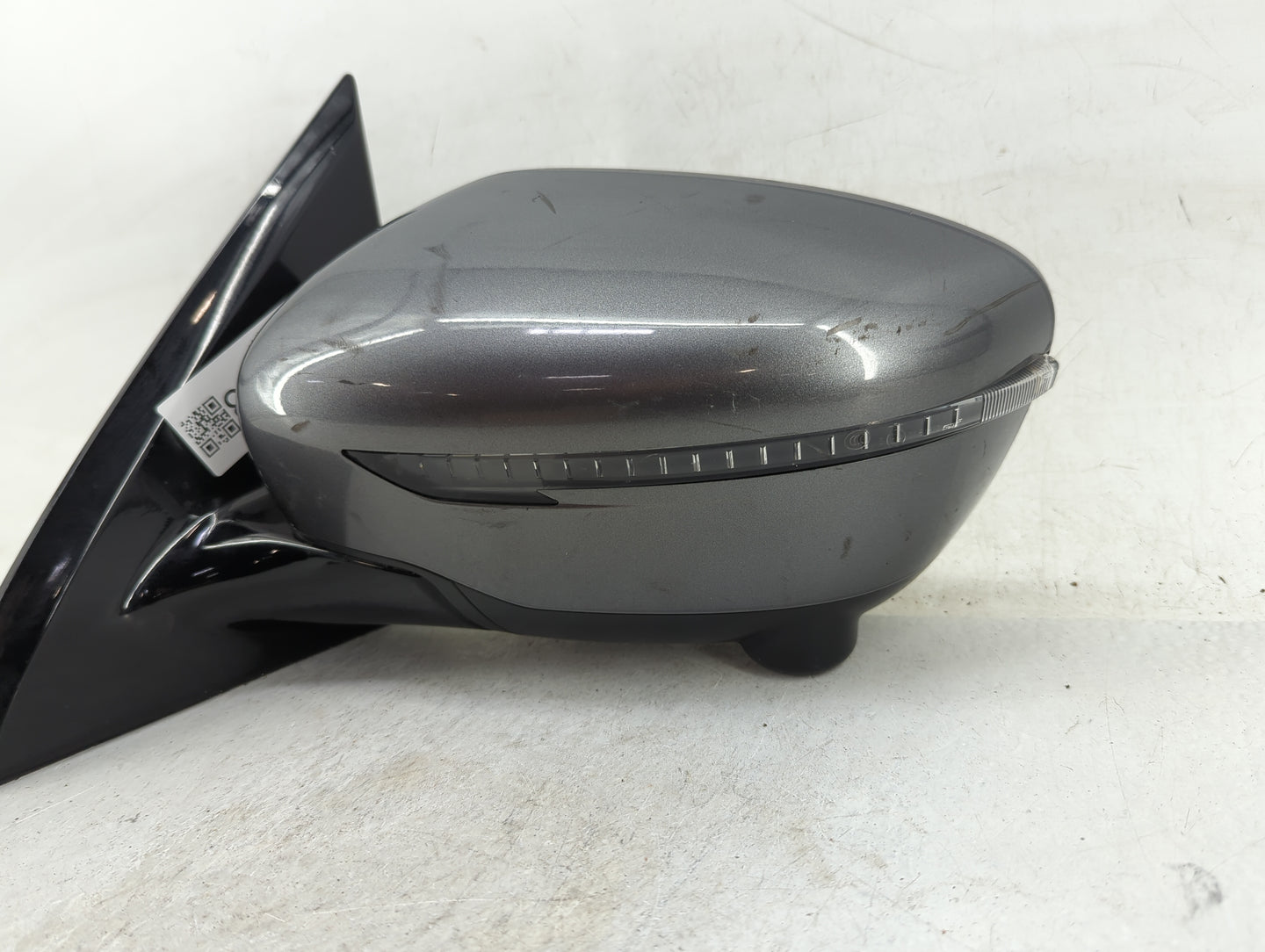 2018-2020 Nissan Pathfinder Driver Side View Mirror - Left Door Mirror OEM Used - Oemusedautoparts1.com