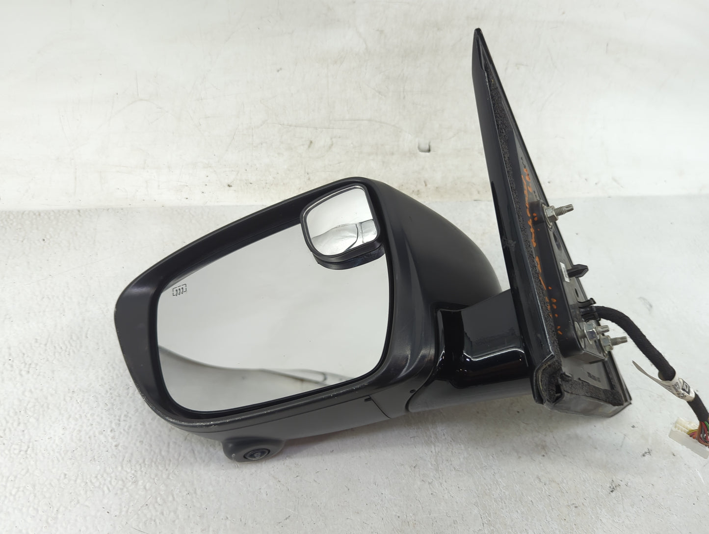2018-2020 Nissan Pathfinder Driver Side View Mirror - Left Door Mirror OEM Used - Oemusedautoparts1.com
