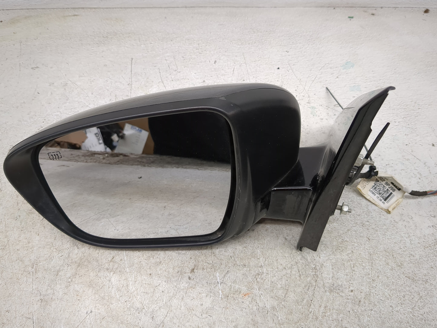 2018-2020 Nissan Pathfinder Driver Side View Mirror - Left Door Mirror OEM Used - Oemusedautoparts1.com