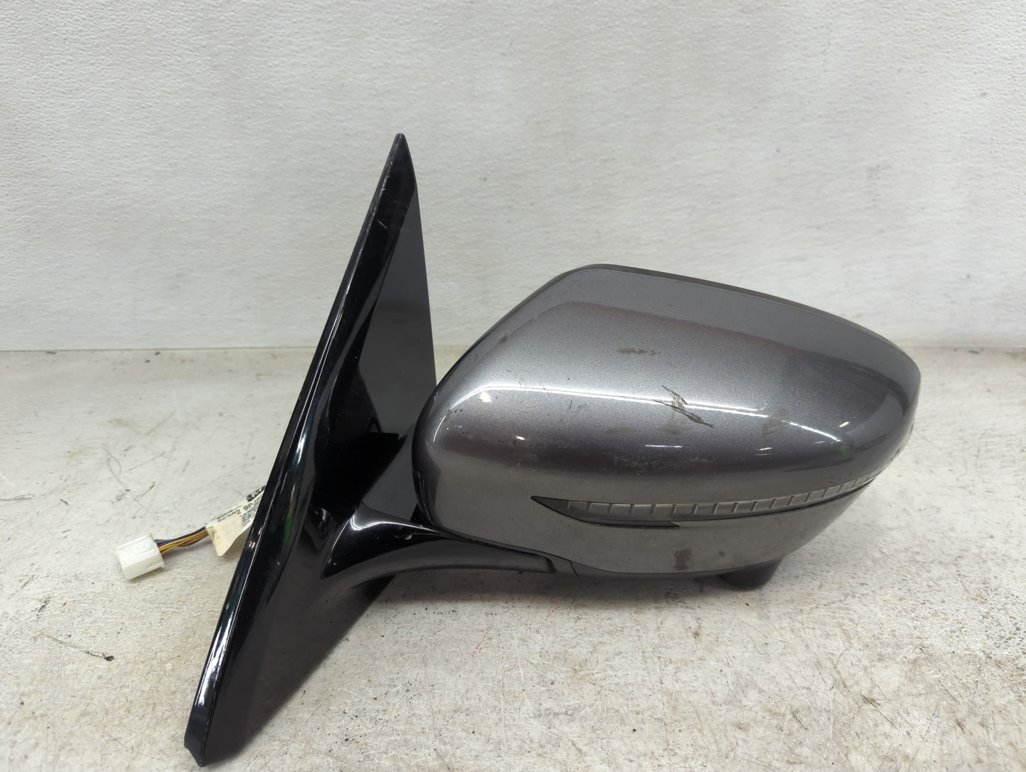 2018-2020 Nissan Pathfinder Driver Side View Mirror - Left Door Mirror OEM Used - Oemusedautoparts1.com