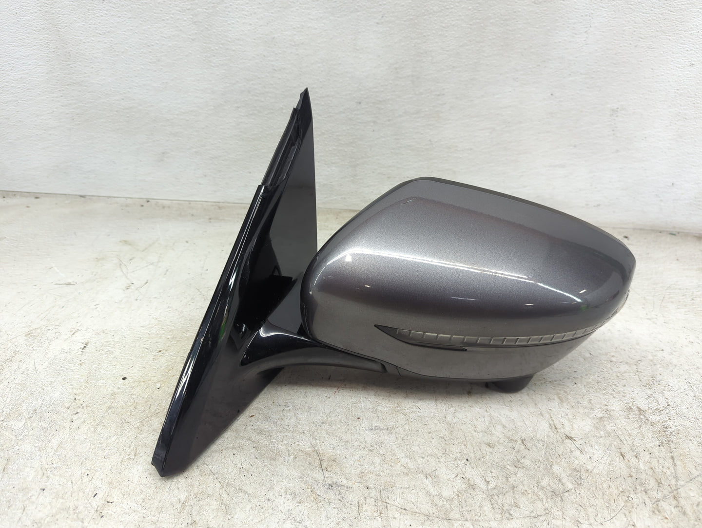 2018-2020 Nissan Pathfinder Driver Side View Mirror - Left Door Mirror OEM Used - Oemusedautoparts1.com