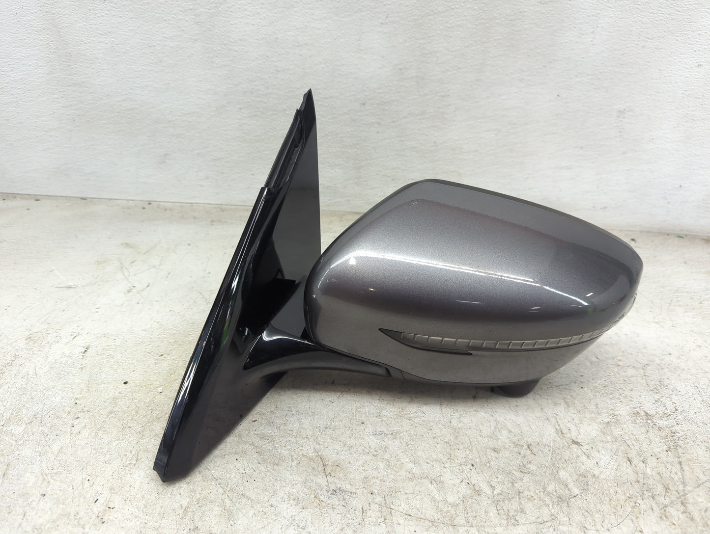 2018-2020 Nissan Pathfinder Driver Side View Mirror - Left Door Mirror OEM Used - Oemusedautoparts1.com