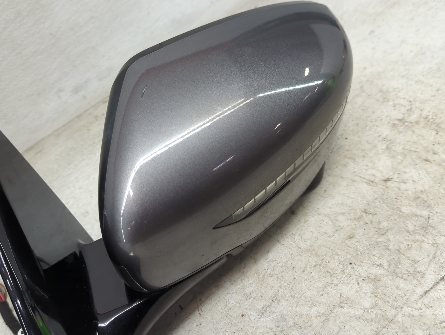 2018-2020 Nissan Pathfinder Driver Side View Mirror - Left Door Mirror OEM Used - Oemusedautoparts1.com