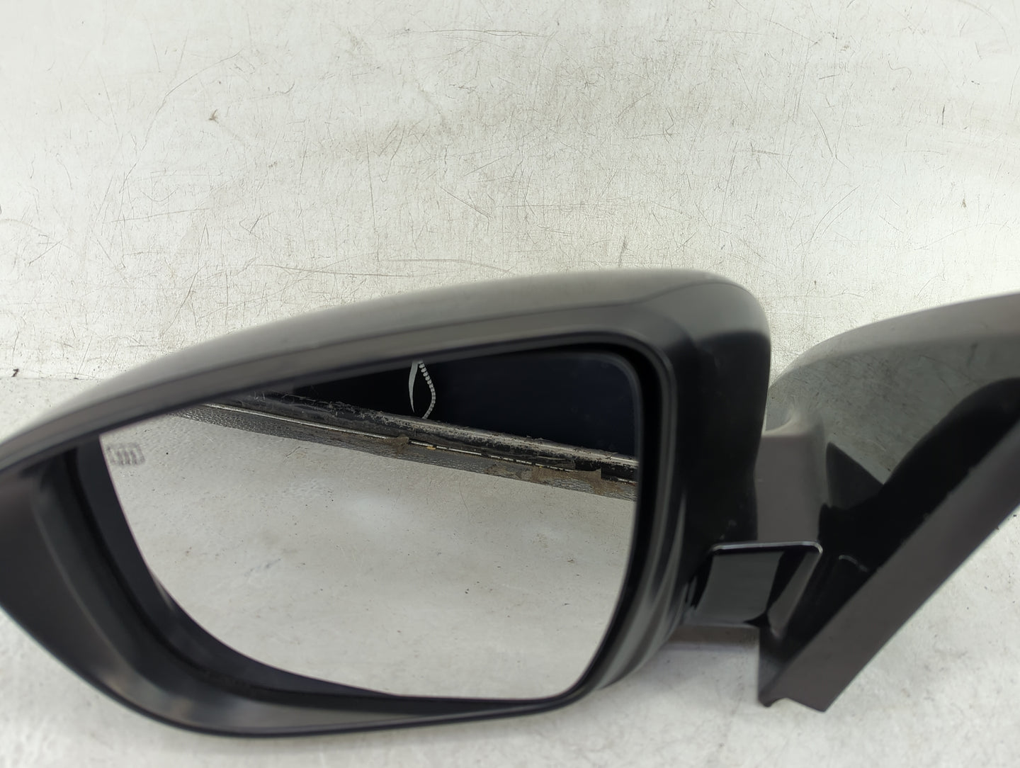 2018-2020 Nissan Pathfinder Driver Side View Mirror - Left Door Mirror OEM Used - Oemusedautoparts1.com
