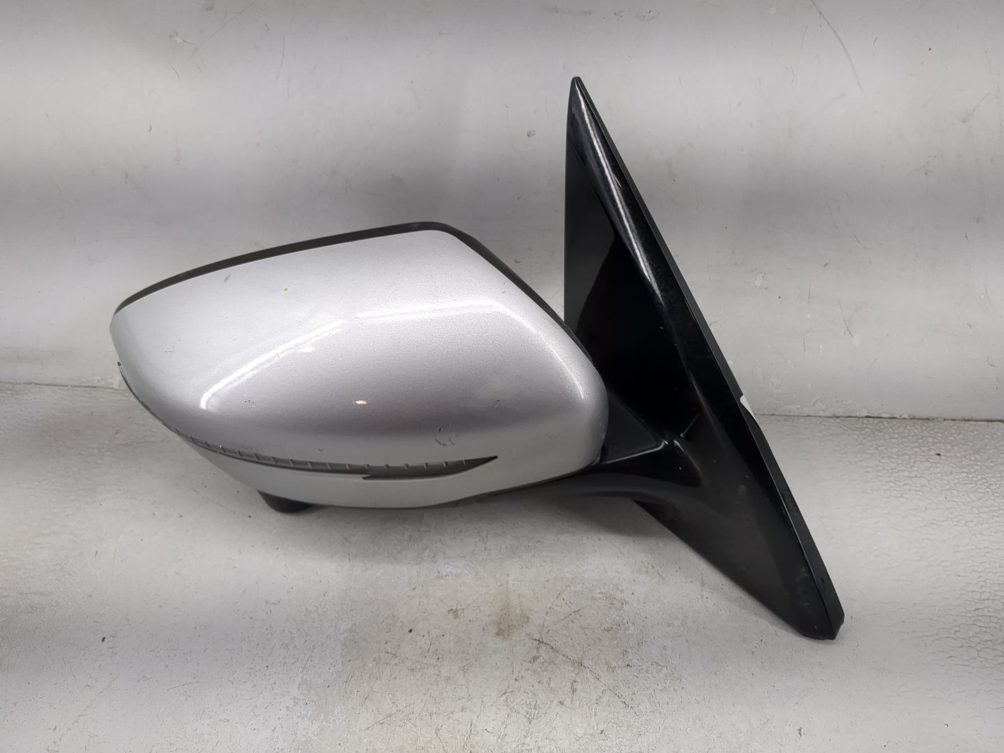 2018-2020 Nissan Pathfinder Passenger Side View Mirror - Right Door Mirror OEM Used - Oemusedautoparts1.com