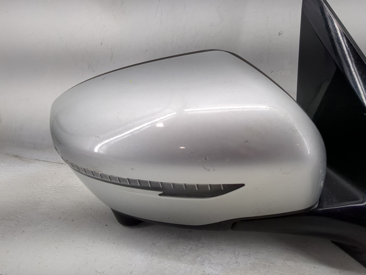 2018-2020 Nissan Pathfinder Passenger Side View Mirror - Right Door Mirror OEM Used - Oemusedautoparts1.com