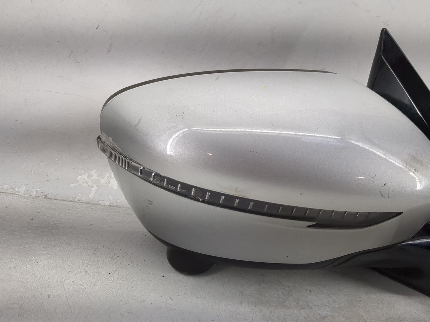 2018-2020 Nissan Pathfinder Passenger Side View Mirror - Right Door Mirror OEM Used - Oemusedautoparts1.com