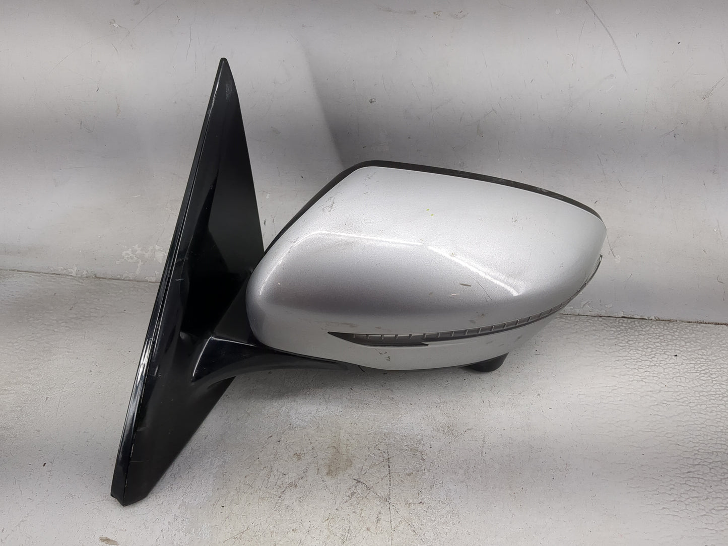 2018-2020 Nissan Pathfinder Driver Side View Mirror - Left Door Mirror OEM Used - Oemusedautoparts1.com