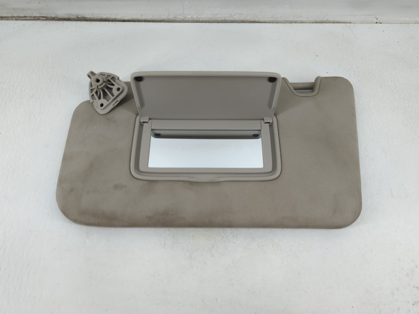 2018-2020 Nissan Rogue Sun Visor Shade Replacement Passenger Right Mirror Fits Fits 2018 2019 2020 OEM Used Auto Parts - Oem