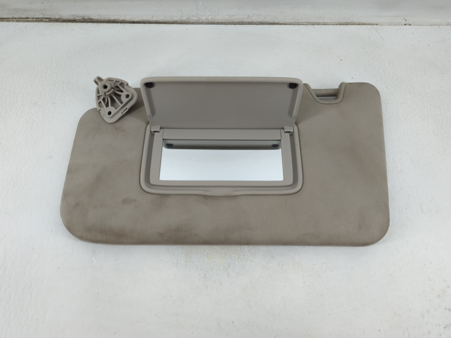 2018-2020 Nissan Rogue Sun Visor Shade Replacement Passenger Right Mirror Fits Fits 2018 2019 2020 OEM Used Auto Parts - Oem