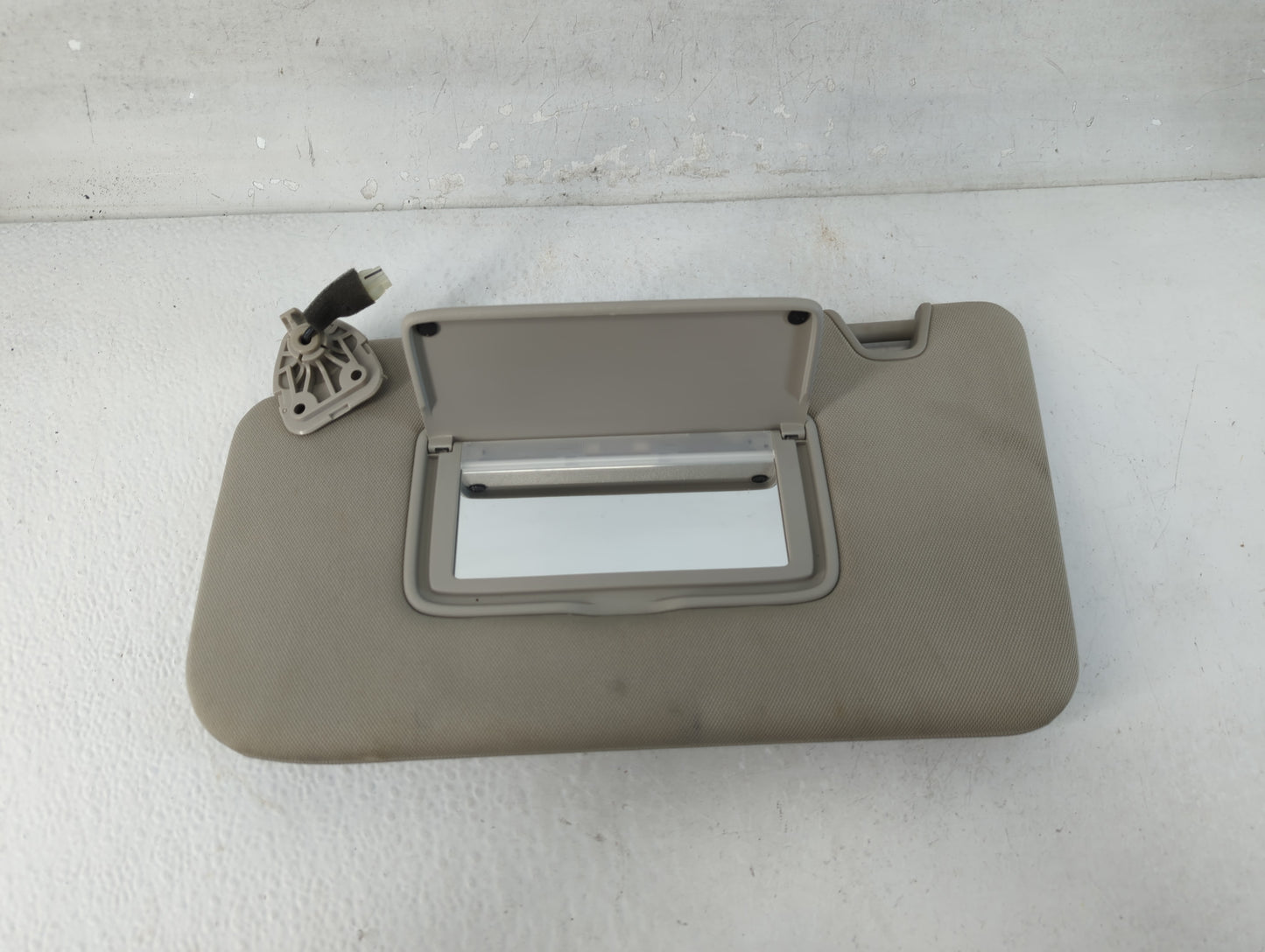 2018-2020 Nissan Rogue Sun Visor Shade Replacement Passenger Right Mirror Fits Fits 2018 2019 2020 OEM Used Auto Parts - Oem
