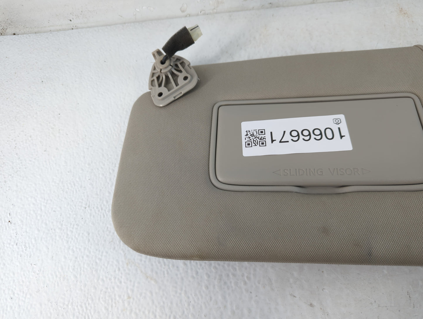 2018-2020 Nissan Rogue Sun Visor Shade Replacement Passenger Right Mirror Fits Fits 2018 2019 2020 OEM Used Auto Parts - Oem