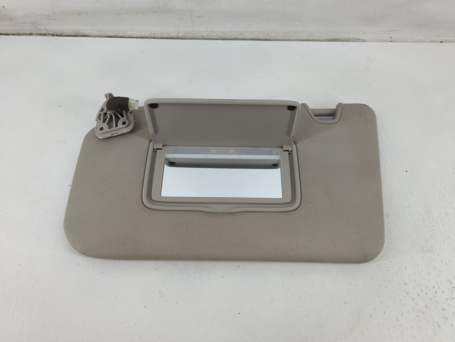 2018-2020 Nissan Rogue Sun Visor Shade Replacement Driver Left Mirror Fits Fits 2018 2019 2020 OEM Used Auto Parts - Oemused