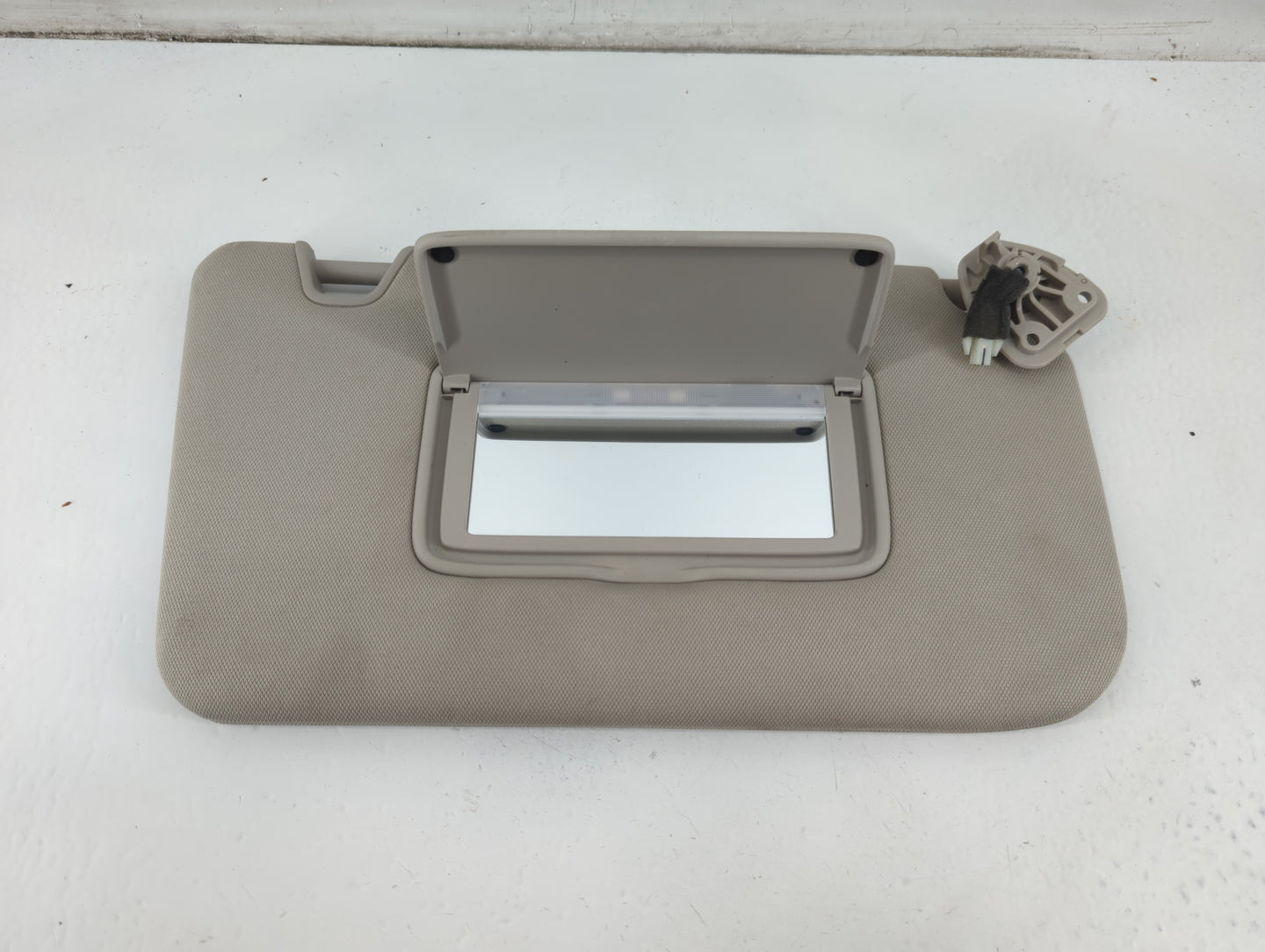 2018-2020 Nissan Rogue Sun Visor Shade Replacement Passenger Right Mirror Fits Fits 2018 2019 2020 OEM Used Auto Parts - Oem
