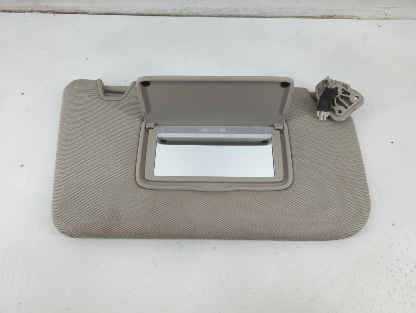 2018-2020 Nissan Rogue Sun Visor Shade Replacement Passenger Right Mirror Fits Fits 2018 2019 2020 OEM Used Auto Parts - Oem