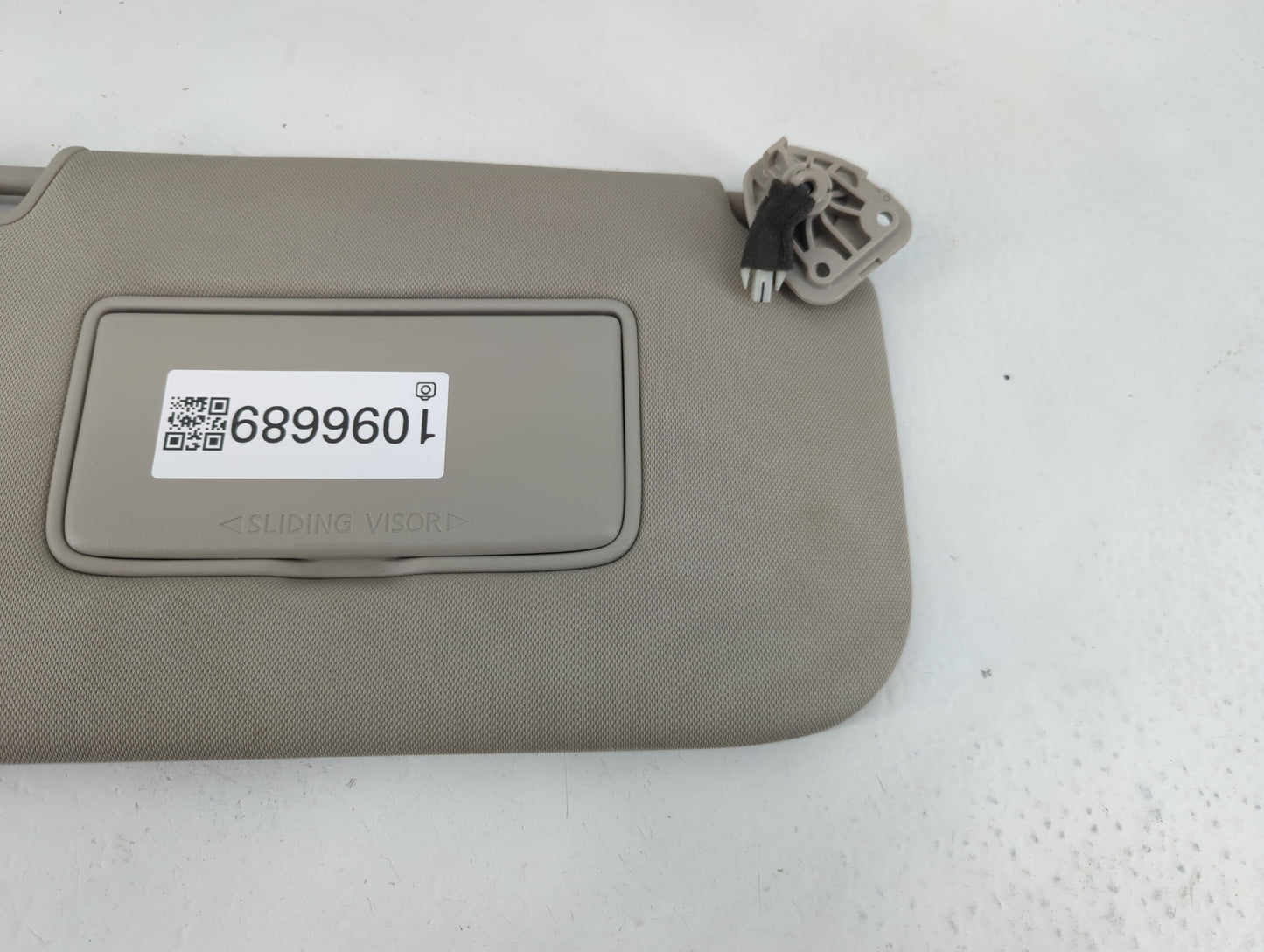 2018-2020 Nissan Rogue Sun Visor Shade Replacement Passenger Right Mirror Fits Fits 2018 2019 2020 OEM Used Auto Parts - Oem