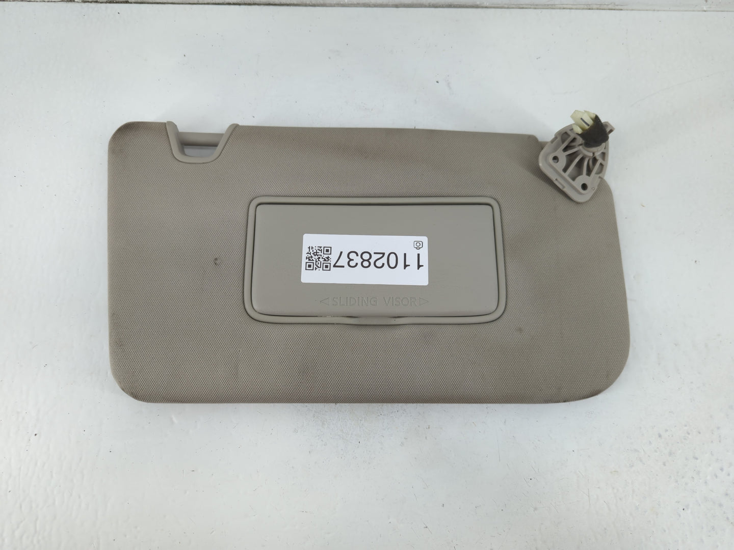 2018-2020 Nissan Rogue Sun Visor Shade Replacement Passenger Right Mirror Fits Fits 2018 2019 2020 OEM Used Auto Parts - Oem