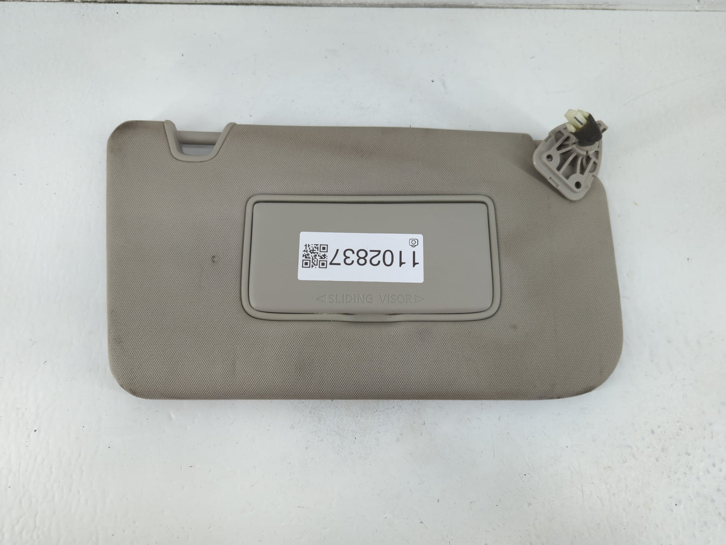 2018-2020 Nissan Rogue Sun Visor Shade Replacement Passenger Right Mirror Fits Fits 2018 2019 2020 OEM Used Auto Parts - Oem