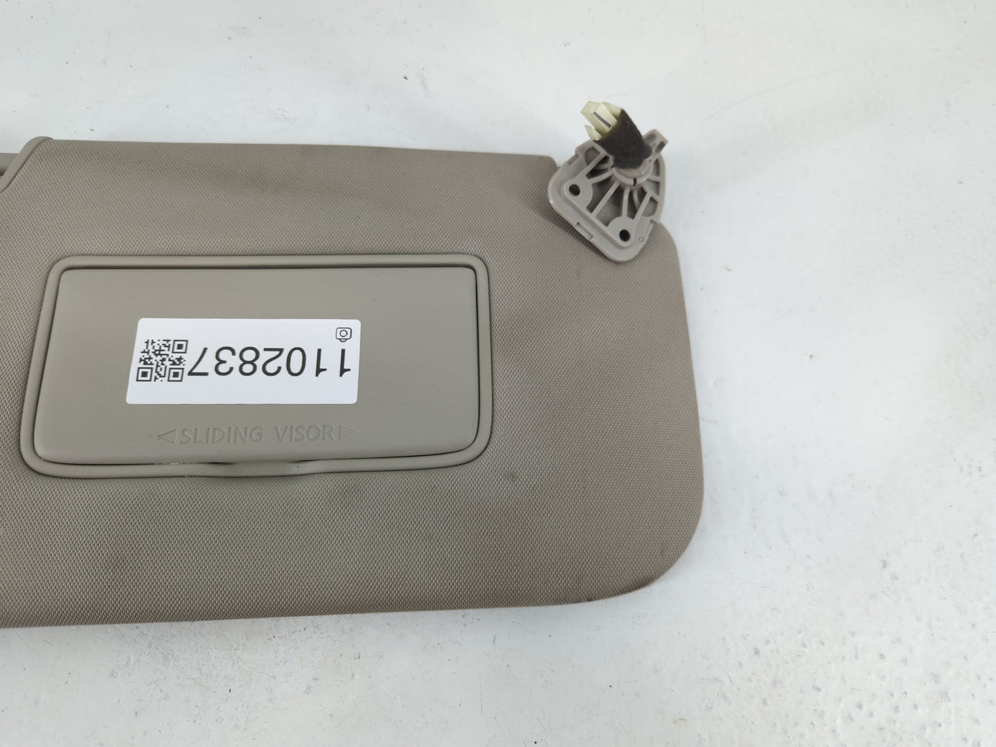 2018-2020 Nissan Rogue Sun Visor Shade Replacement Passenger Right Mirror Fits Fits 2018 2019 2020 OEM Used Auto Parts - Oem