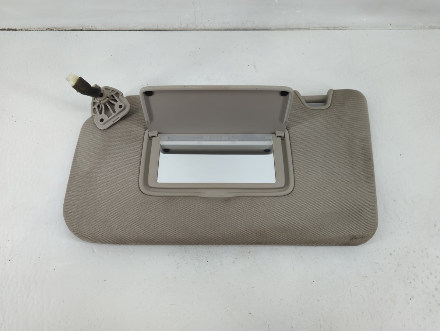 2018-2020 Nissan Rogue Sun Visor Shade Replacement Driver Left Mirror Fits Fits 2018 2019 2020 OEM Used Auto Parts - Oemused