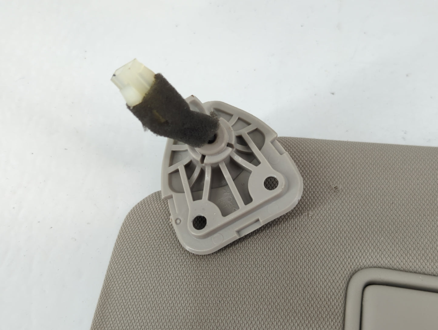 2018-2020 Nissan Rogue Sun Visor Shade Replacement Driver Left Mirror Fits Fits 2018 2019 2020 OEM Used Auto Parts - Oemused