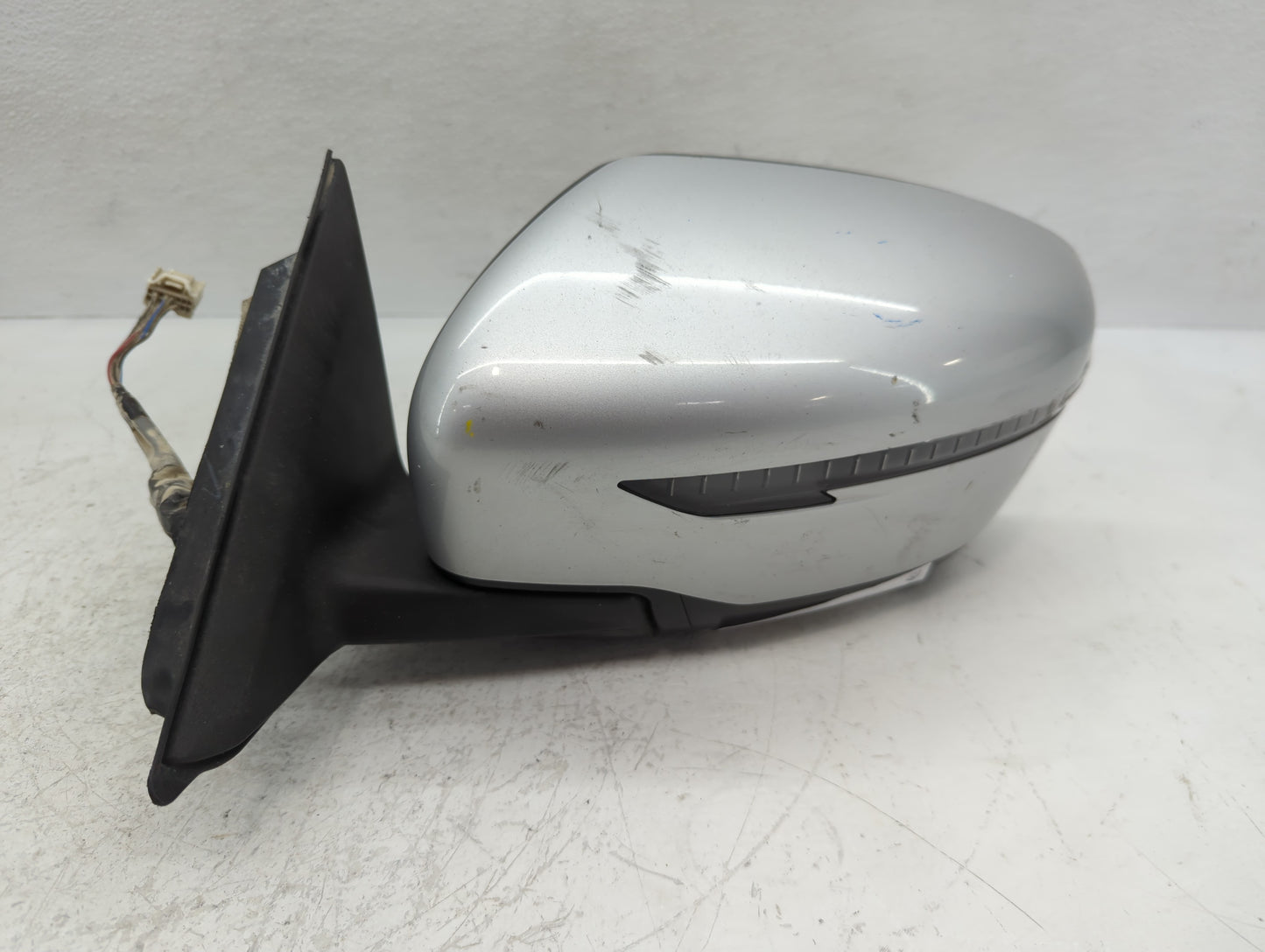 2017-2020 Nissan Rogue Driver Side View Mirror - Left Door Mirror OEM Used - Oemusedautoparts1.com
