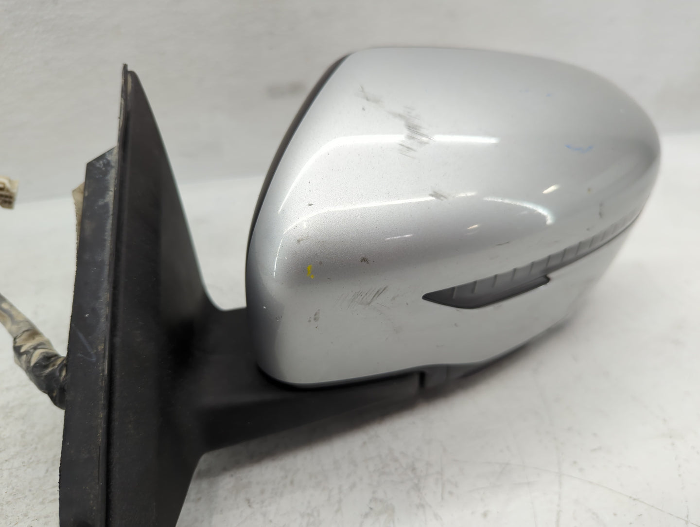 2017-2020 Nissan Rogue Driver Side View Mirror - Left Door Mirror OEM Used - Oemusedautoparts1.com
