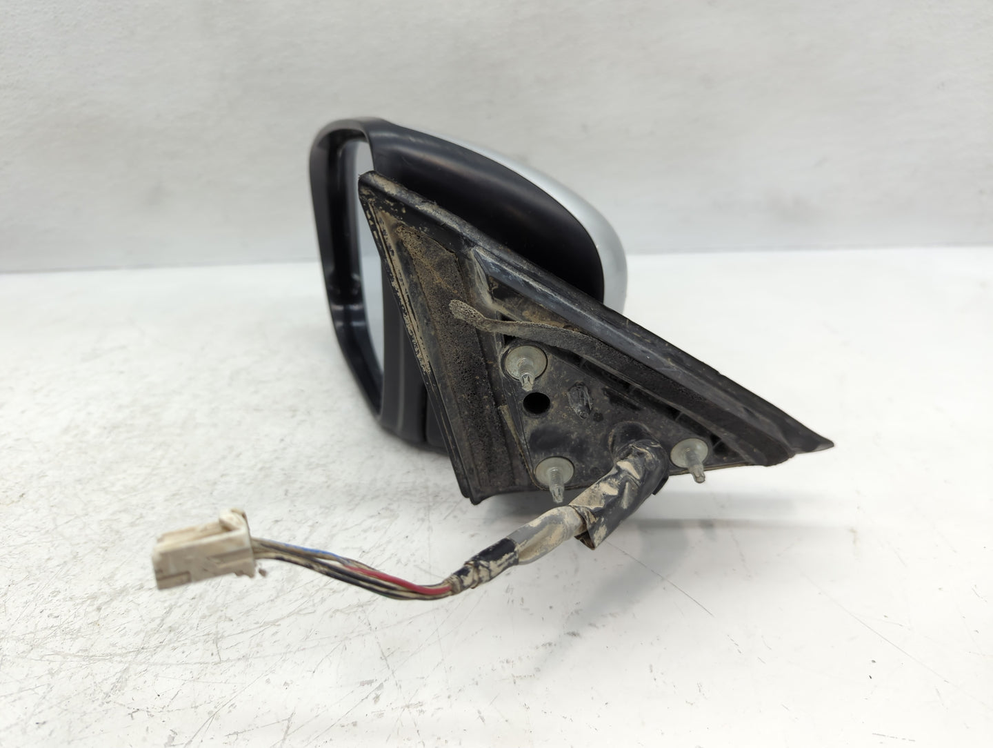 2017-2020 Nissan Rogue Driver Side View Mirror - Left Door Mirror OEM Used - Oemusedautoparts1.com