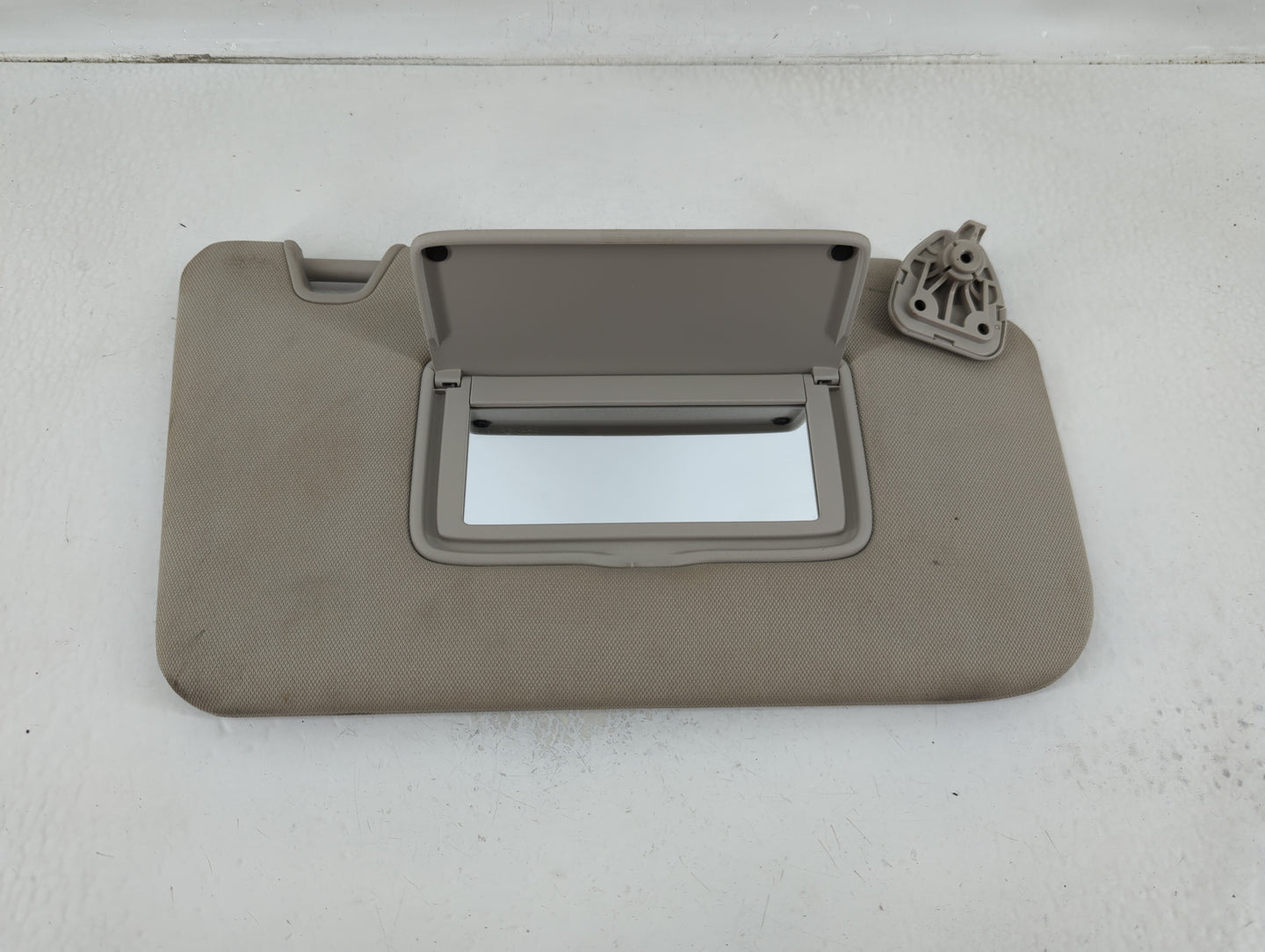 2018-2020 Nissan Rogue Sun Visor Shade Replacement Passenger Right Mirror Fits Fits 2018 2019 2020 OEM Used Auto Parts - Oem