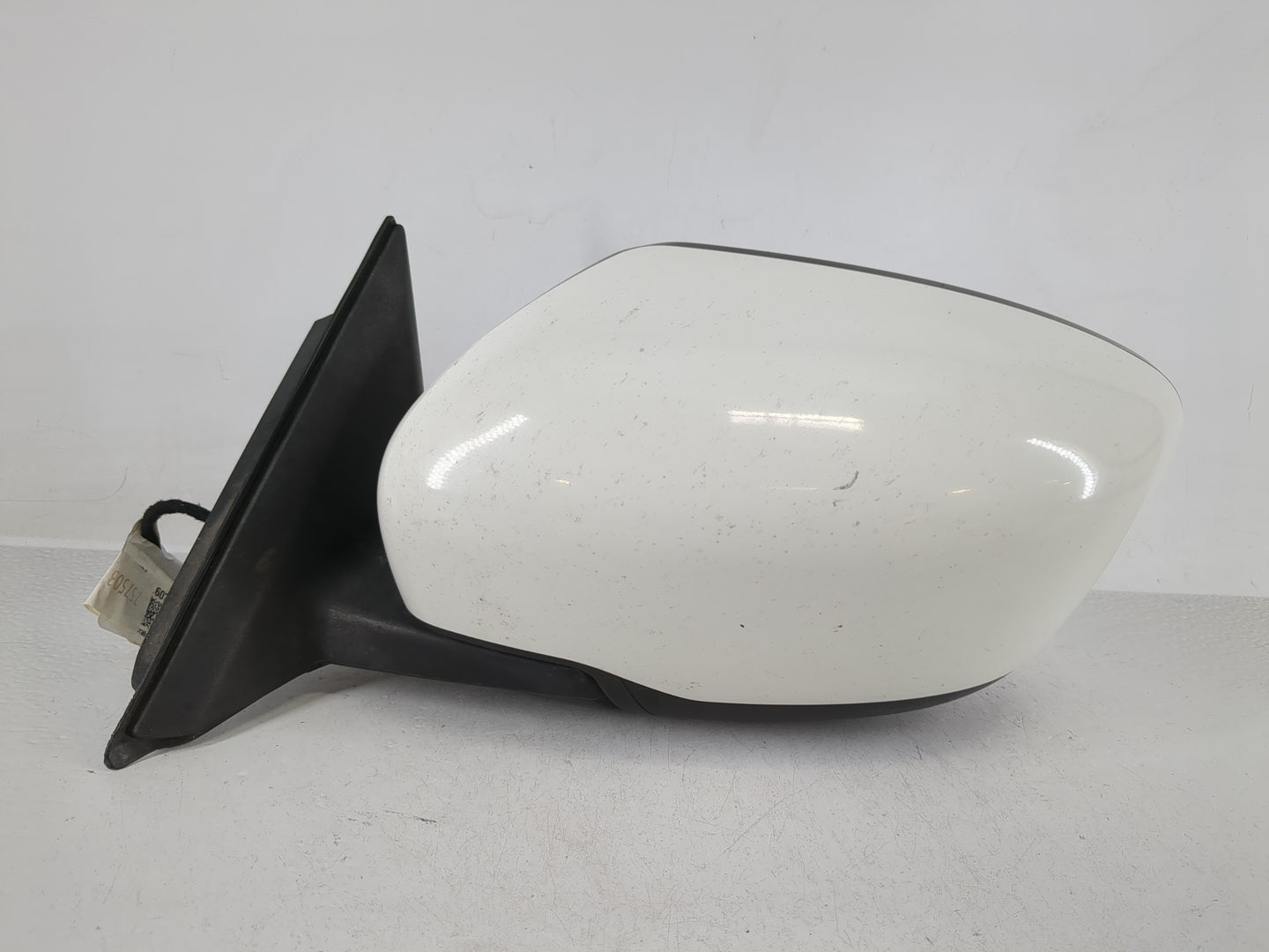 2016-2020 Nissan Rogue Driver Side View Mirror - Left Door Mirror OEM Used - Oemusedautoparts1.com