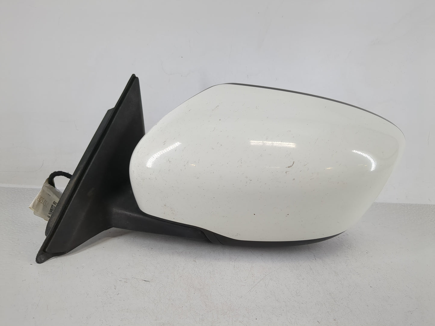 2016-2020 Nissan Rogue Driver Side View Mirror - Left Door Mirror OEM Used - Oemusedautoparts1.com