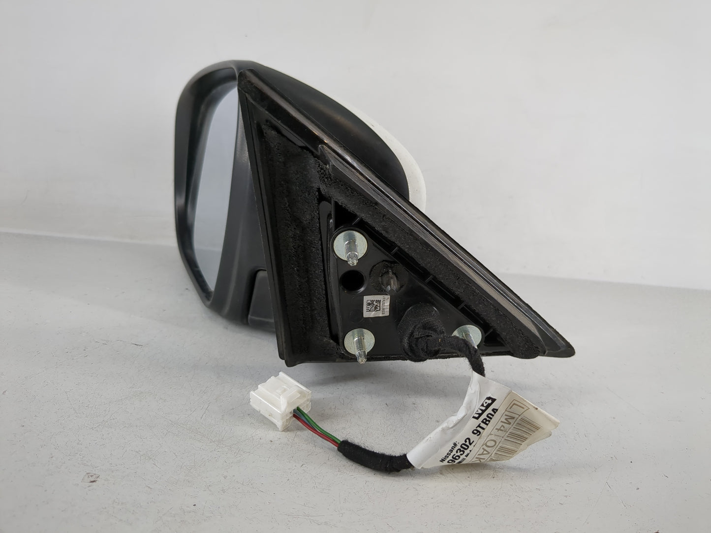 2016-2020 Nissan Rogue Driver Side View Mirror - Left Door Mirror OEM Used - Oemusedautoparts1.com