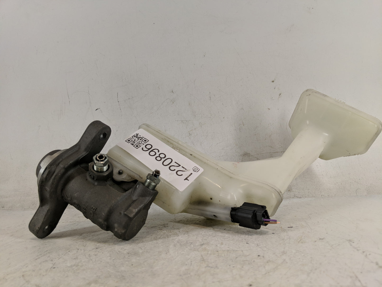 2015-2020 Nissan Rogue Brake Master Cylinder - Oemusedautoparts1.com