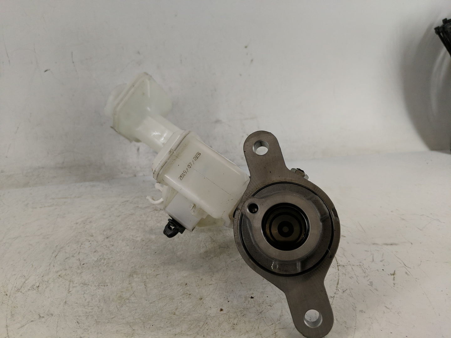 2015-2020 Nissan Rogue Brake Master Cylinder - Oemusedautoparts1.com