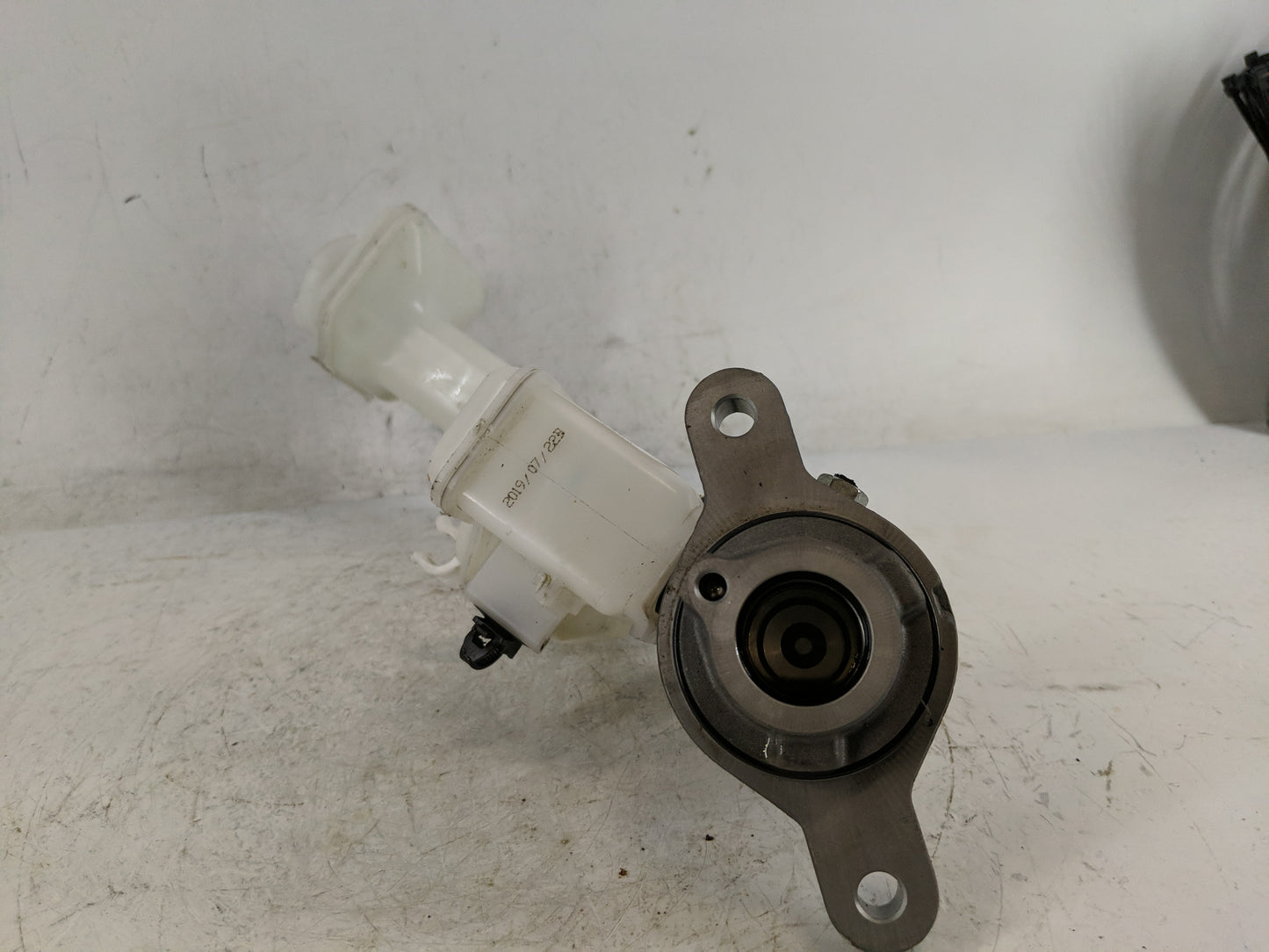 2015-2020 Nissan Rogue Brake Master Cylinder - Oemusedautoparts1.com