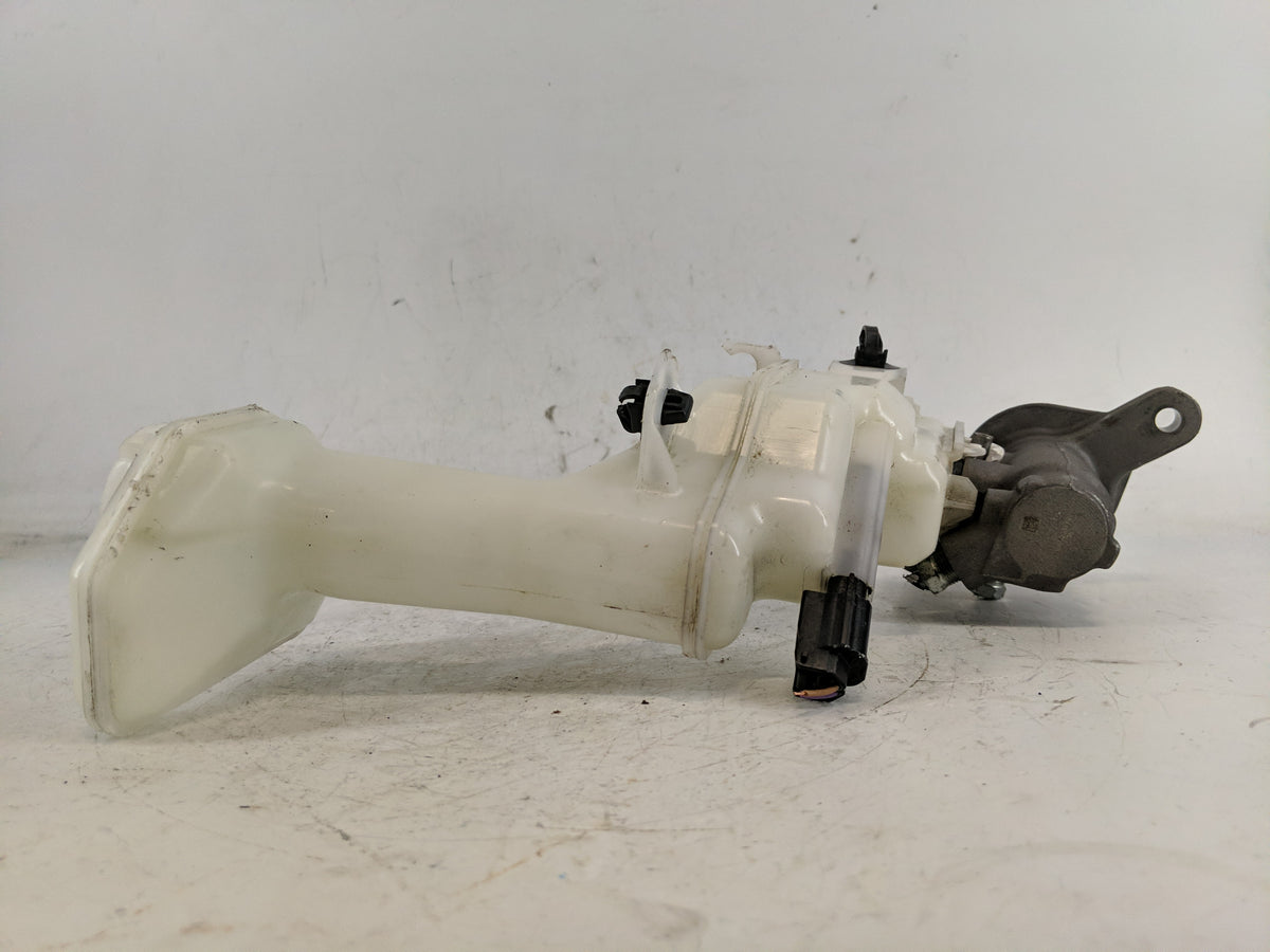 2015-2020 Nissan Rogue Brake Master Cylinder 1220896 - Oemusedautoparts1.com