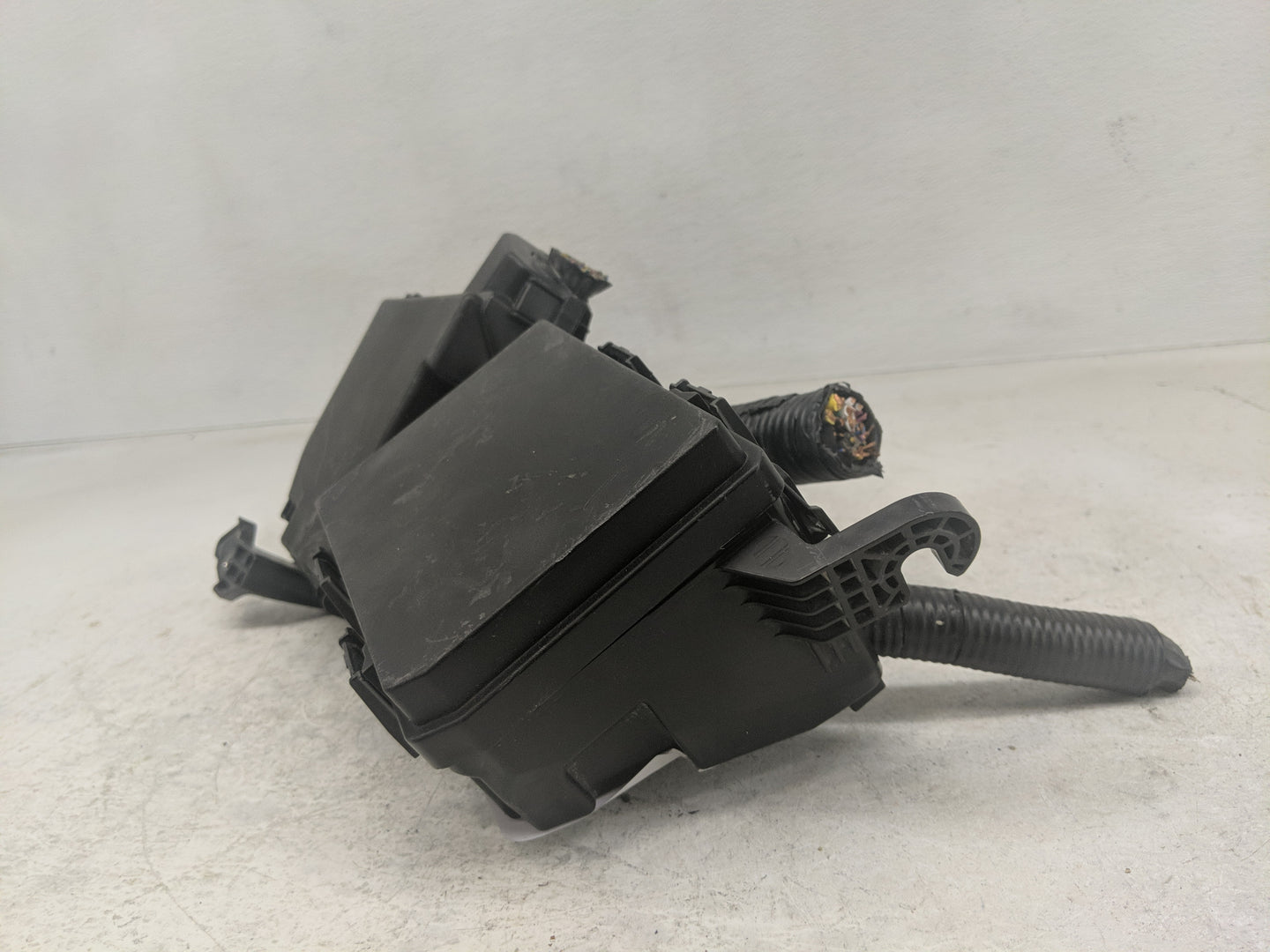 2017-2020 Nissan Rogue Fusebox Fuse Box Panel Relay Module Fits Fits 2017 2018 2019 2020 OEM Used Auto Parts - Oemusedautopa