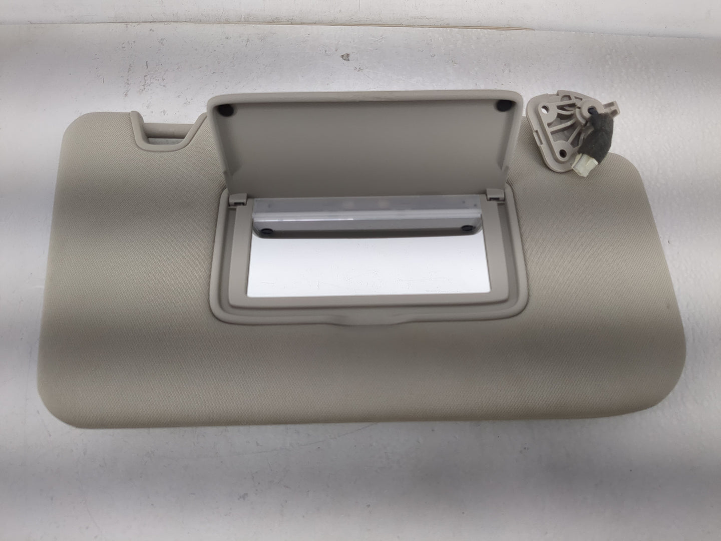 2018-2020 Nissan Rogue Sun Visor Shade Replacement Passenger Right Mirror Fits Fits 2018 2019 2020 OEM Used Auto Parts - Oem