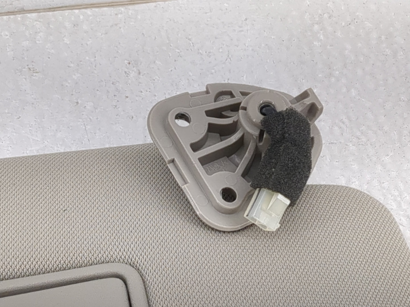 2018-2020 Nissan Rogue Sun Visor Shade Replacement Passenger Right Mirror Fits Fits 2018 2019 2020 OEM Used Auto Parts - Oem