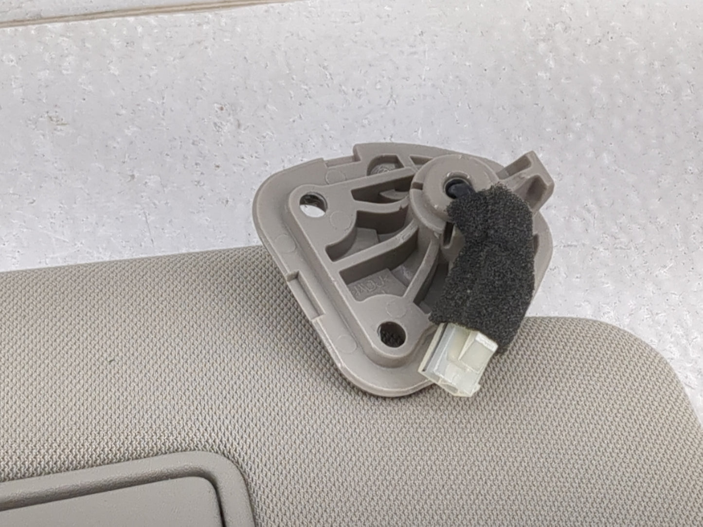 2018-2020 Nissan Rogue Sun Visor Shade Replacement Passenger Right Mirror Fits Fits 2018 2019 2020 OEM Used Auto Parts - Oem