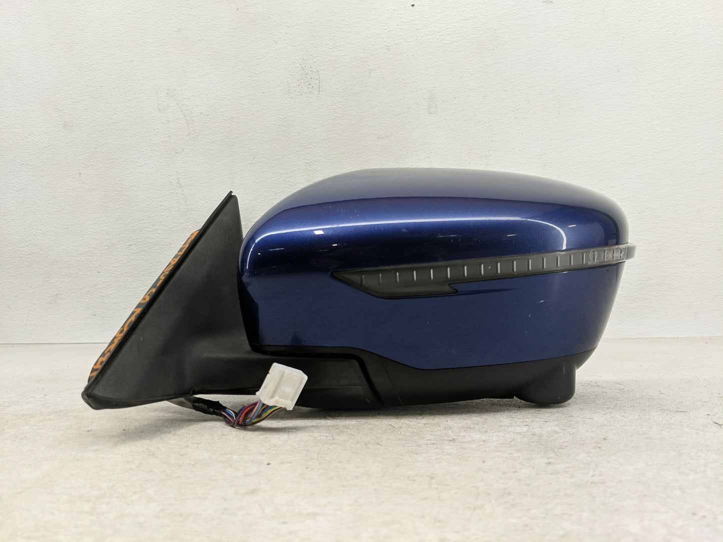 2017-2020 Nissan Rogue Driver Side View Mirror - Left Door Mirror OEM Used - Oemusedautoparts1.com