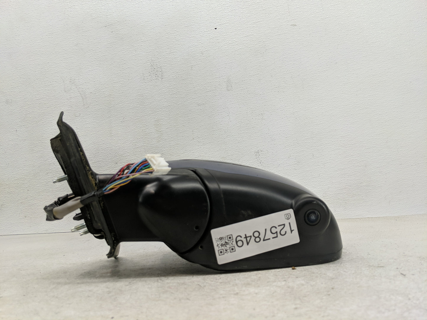 2017-2020 Nissan Rogue Driver Side View Mirror - Left Door Mirror OEM Used - Oemusedautoparts1.com