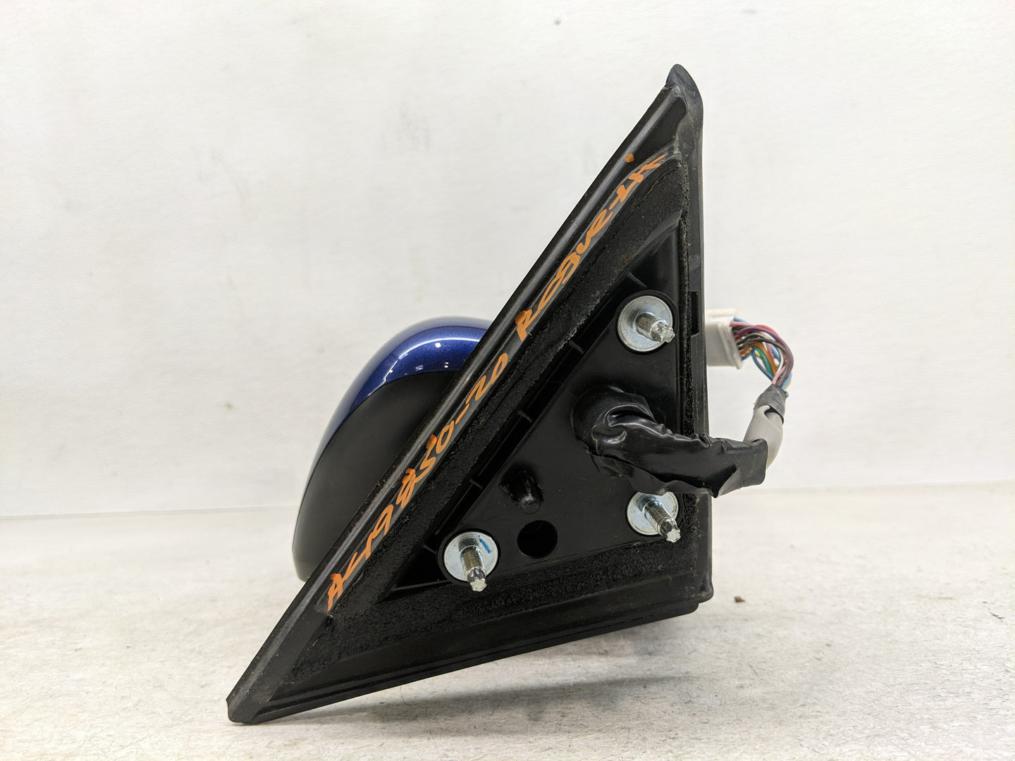 2017-2020 Nissan Rogue Driver Side View Mirror - Left Door Mirror OEM Used - Oemusedautoparts1.com