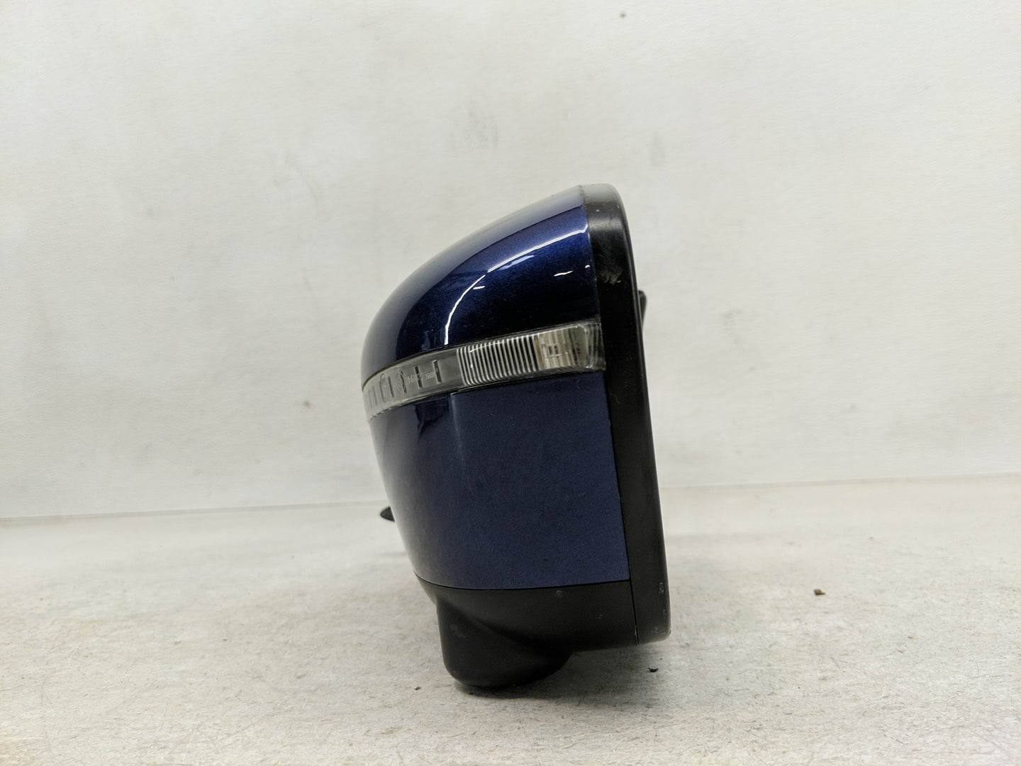 2017-2020 Nissan Rogue Driver Side View Mirror - Left Door Mirror OEM Used - Oemusedautoparts1.com